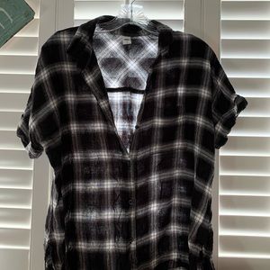 Old Navy Black and White Short Sleeve Flannel